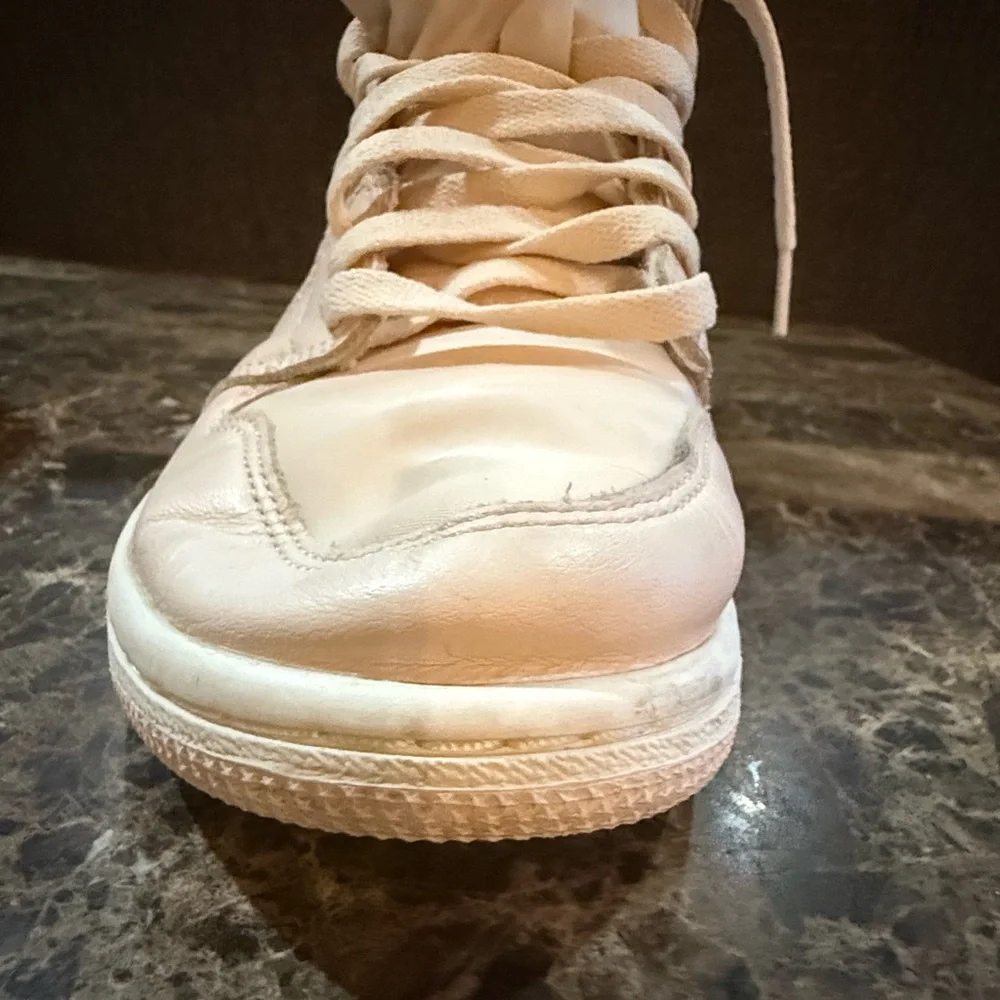 Nike. Air Jordan 1 Retro High OG 'Guava Ice’. Size 8.